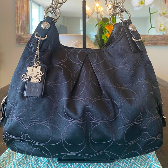 Coach Handbags - 🌺Coach Hobo Bag (Black) w/Silver Hardware.